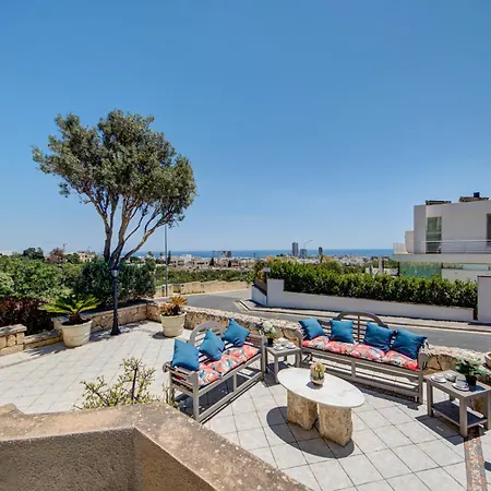 Valleyside Heights - Pool & Heated Jacuzzi * Is-Swieqi