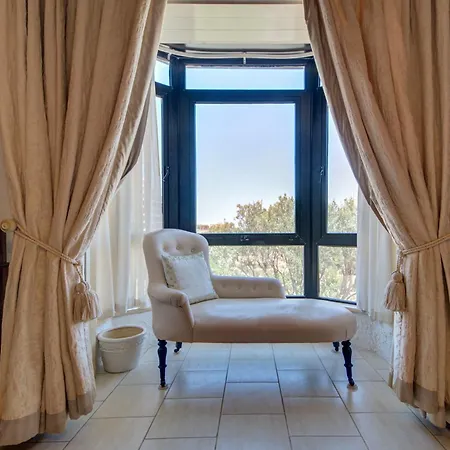 Valleyside Heights - Pool & Heated Jacuzzi Villa Is-Swieqi