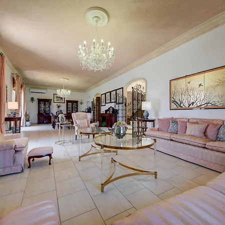 Valleyside Heights - Pool & Heated Jacuzzi Villa