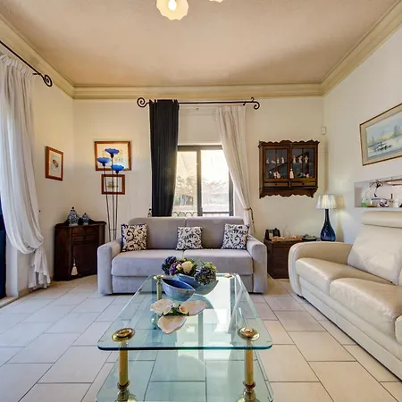 Valleyside Heights - Pool & Heated Jacuzzi Is-Swieqi