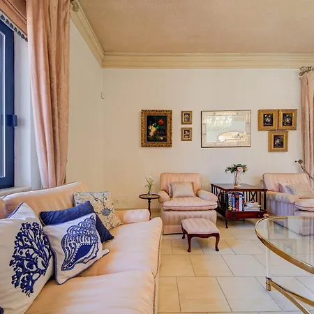 Villa Valleyside Heights - Pool & Heated Jacuzzi *