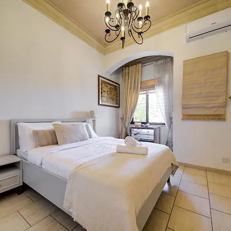 Villa Valleyside Heights - Pool & Heated Jacuzzi