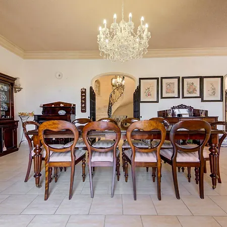 Valleyside Heights - Pool & Heated Jacuzzi