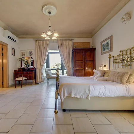 Valleyside Heights - Pool & Heated Jacuzzi Villa