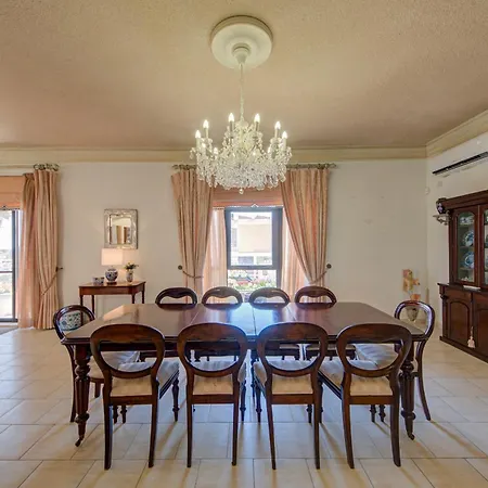 Valleyside Heights - Pool & Heated Jacuzzi * Is-Swieqi
