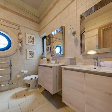 Villa Valleyside Heights - Pool & Heated Jacuzzi
