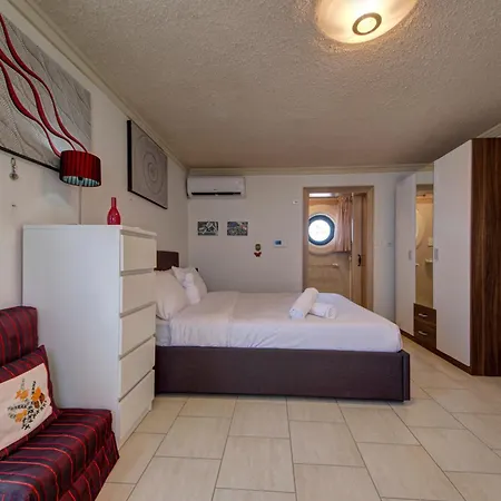 Valleyside Heights - Pool & Heated Jacuzzi Villa Is-Swieqi