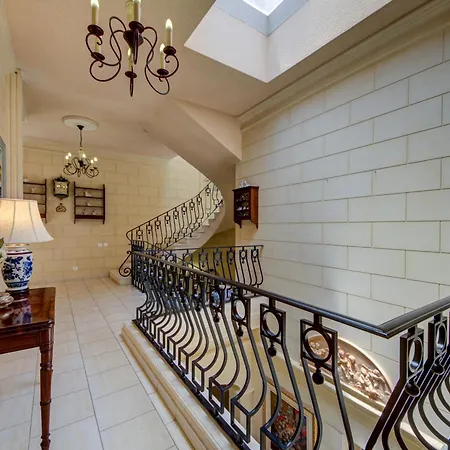 Villa Valleyside Heights - Pool & Heated Jacuzzi Is-Swieqi