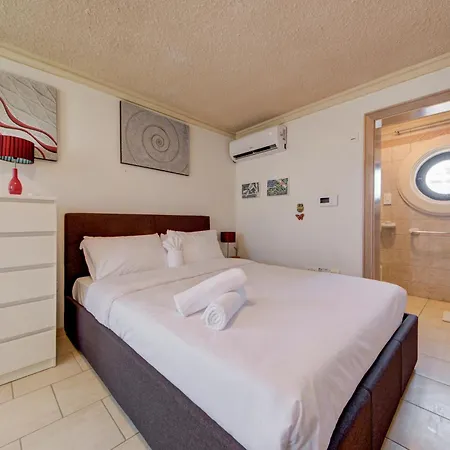 Villa Valleyside Heights - Pool & Heated Jacuzzi Is-Swieqi