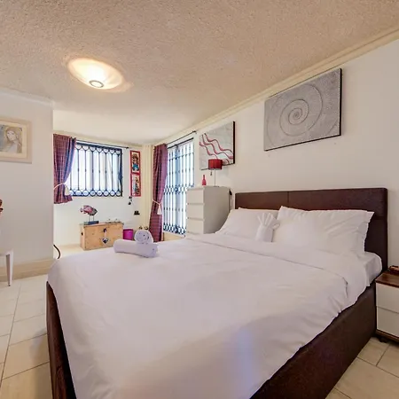 Valleyside Heights - Pool & Heated Jacuzzi Villa