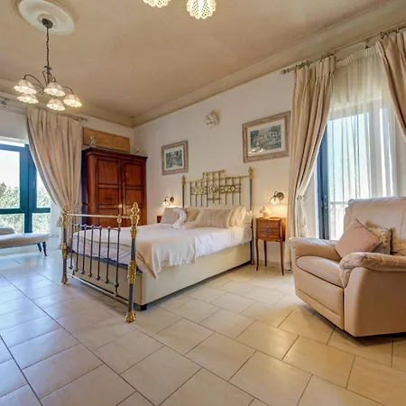 Valleyside Heights - Pool & Heated Jacuzzi Villa *