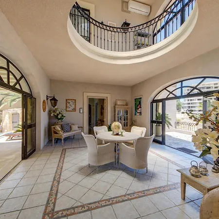 Valleyside Heights - Pool & Heated Jacuzzi Villa Is-Swieqi
