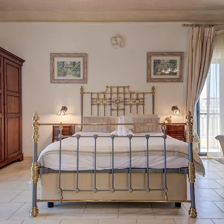 Valleyside Heights - Pool & Heated Jacuzzi Villa