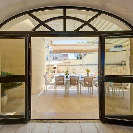 Valleyside Heights - Pool & Heated Jacuzzi Villa Is-Swieqi