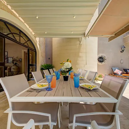 Valleyside Heights - Pool & Heated Jacuzzi Villa Is-Swieqi
