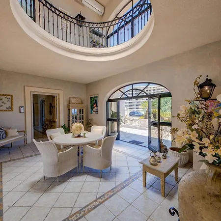 Villa Valleyside Heights - Pool & Heated Jacuzzi *