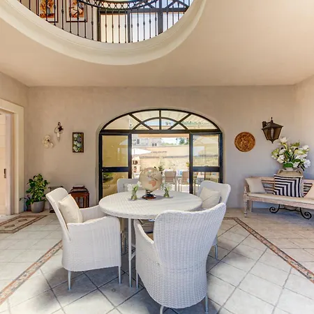 Valleyside Heights - Pool & Heated Jacuzzi Villa