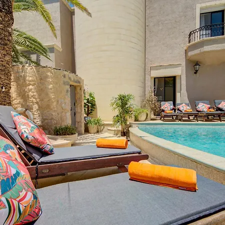 Valleyside Heights - Pool & Heated Jacuzzi Villa Is-Swieqi